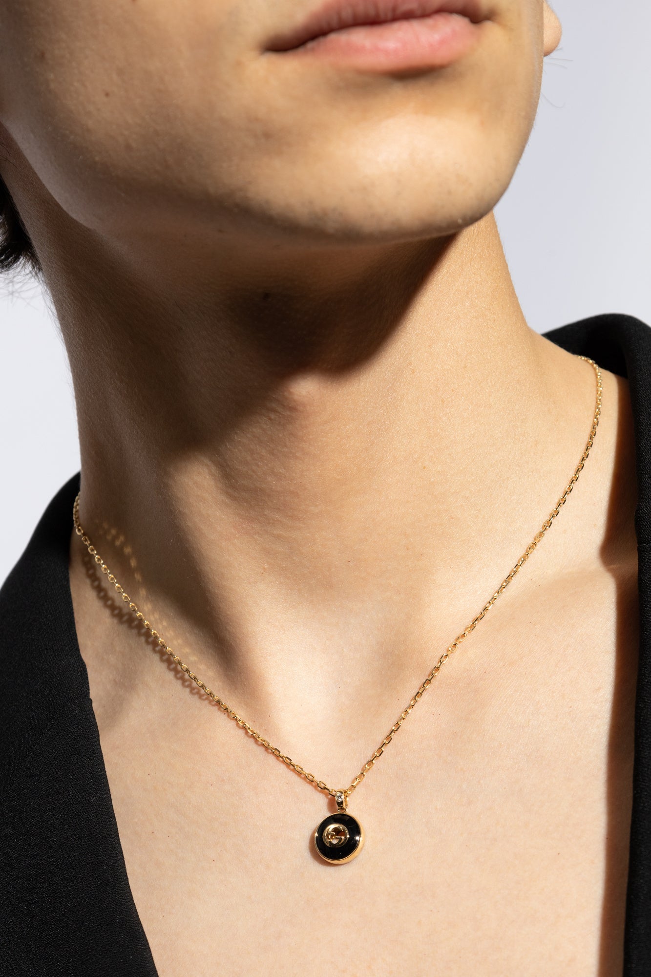 Gucci Zlatý Prsten s Onyxem a Diamantem