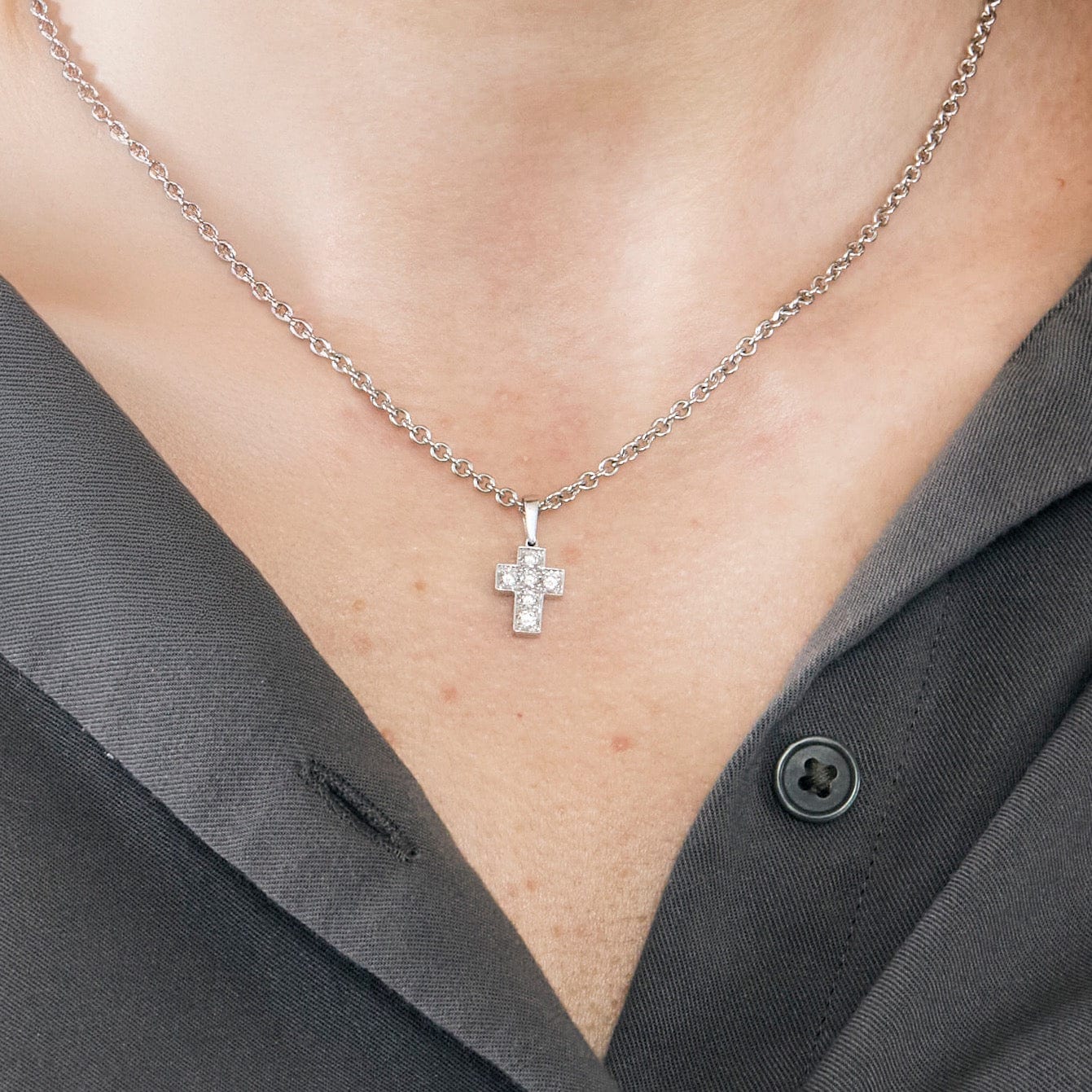 Cartier Náhrdelník z Bílého Zlata s Diamanty a Křížkem