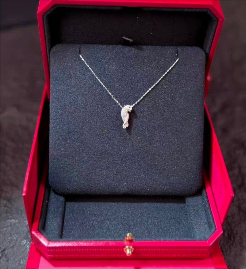 Cartier Panthère Náhrdelník z Bílého Zlata s Diamanty a Smaragdy