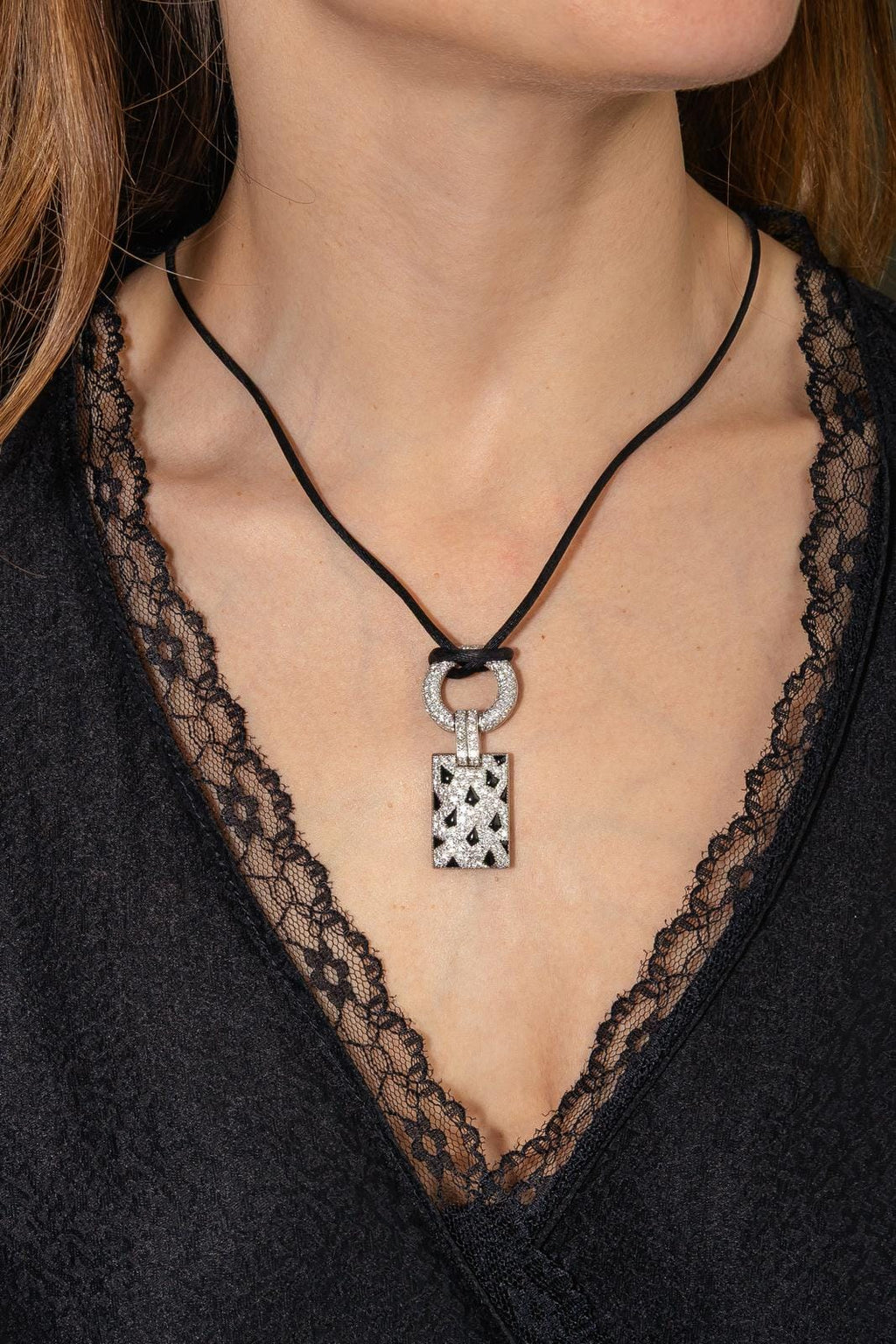 Cartier Panthère Náhrdelník z Bílého Zlata s Diamanty a Onyxem