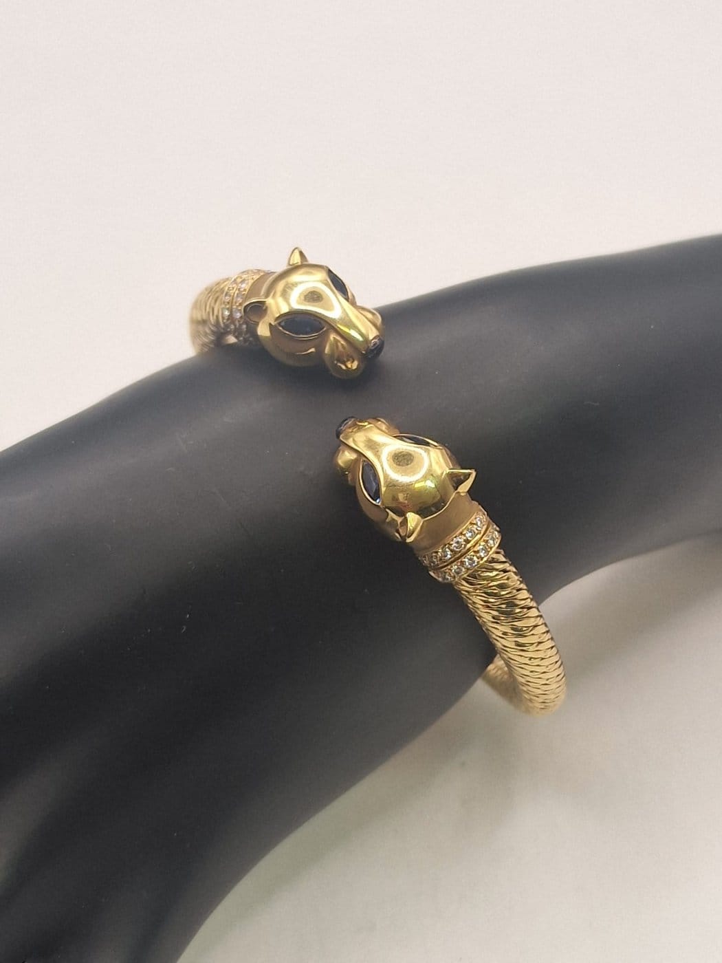 Cartier Vintage Double Cougar Náramek ze Žlutého Zlata s Diamanty a Safíry